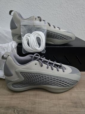Adidas EI 1 Low Gray Athletic Sneakers. 9M /10W